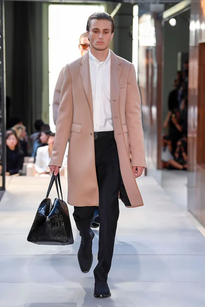 Look 61